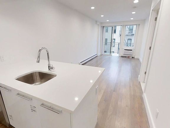 4th image of 991 Ocean Ave #C6
