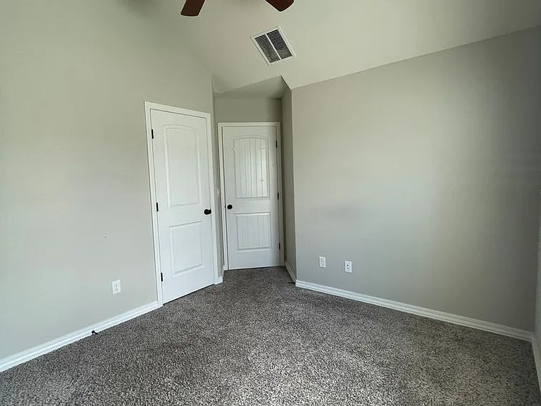 696 N Montego St — Photo 21