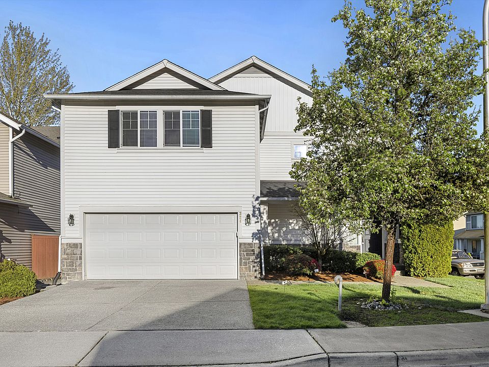 Spacious garage w/extra parking