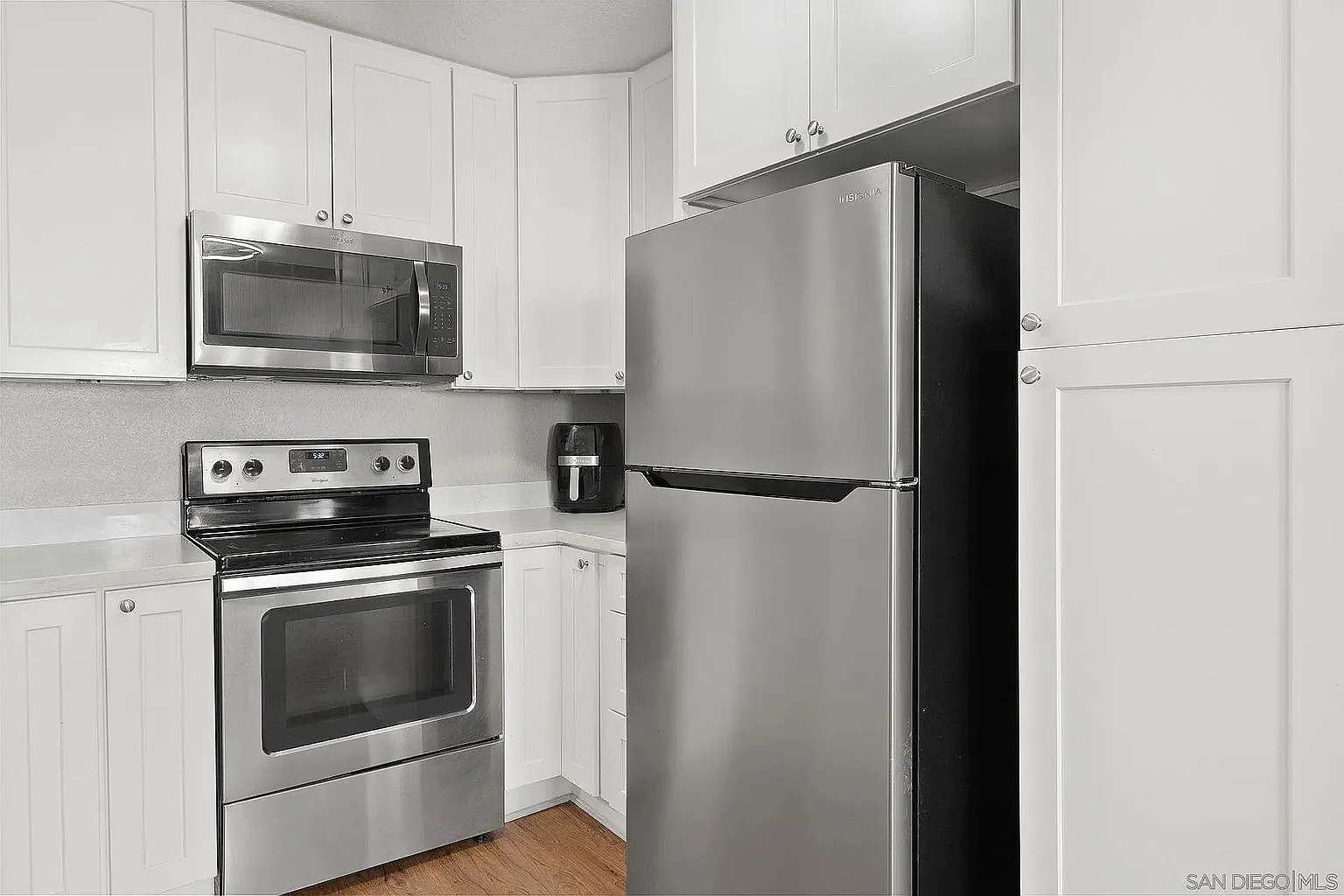 2 bed, 726 sqft, $2,700 — Photo 1