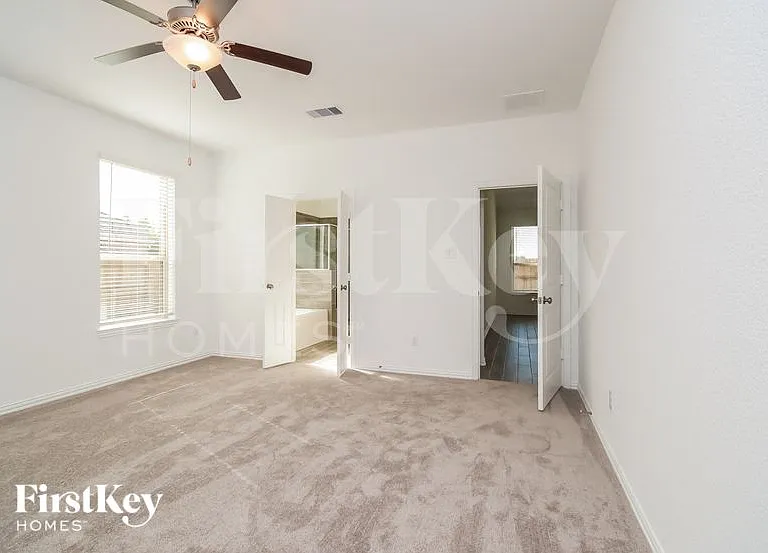 15122 Arlington Park Ave — Photo 9