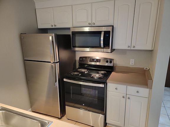 5th image of 4254 7th Ave NE #4c4b2a75a