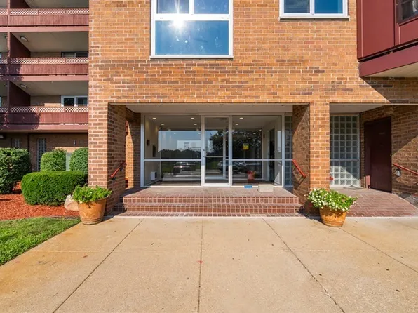 300 Park Ave APT 439, Calumet City, IL 60409