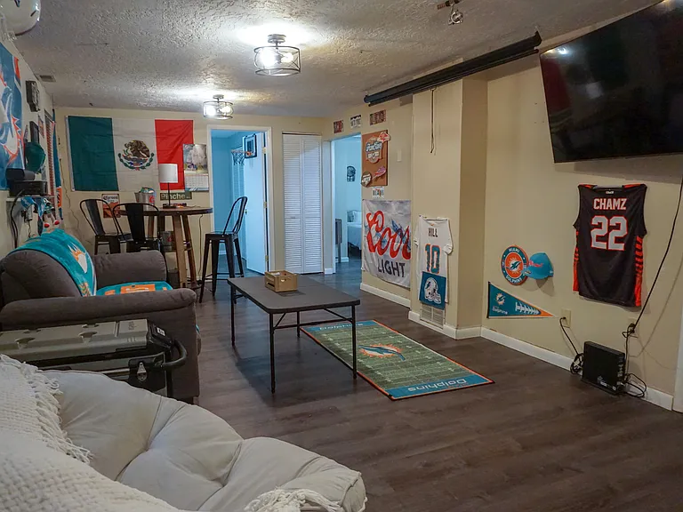 7340 Woodstock St — Photo 14