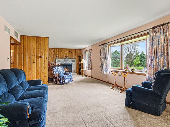3rd image of 2824 Bashor Rd