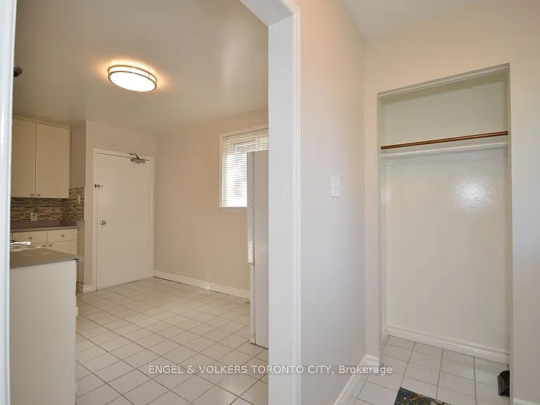 158 Cherrywood Dr #UPPER — Photo 3