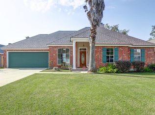 411 Crest Cir, Youngsville, LA 70592