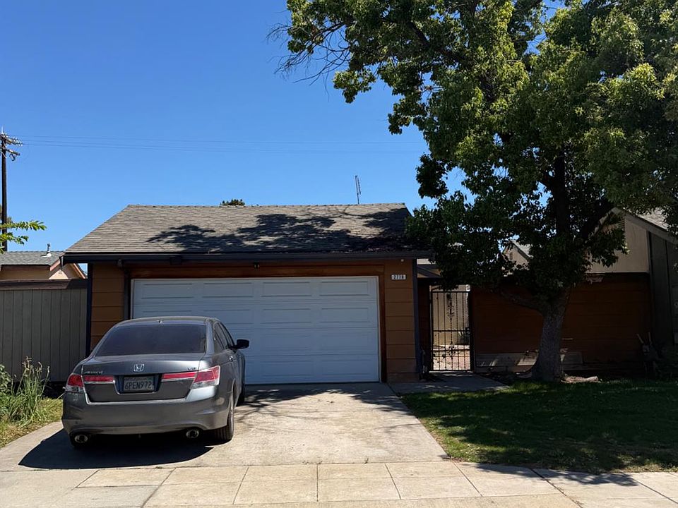 1st image of 2778 N Selland Ave