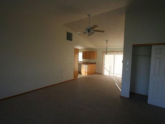 3rd image of 240 W Pawnee Dr