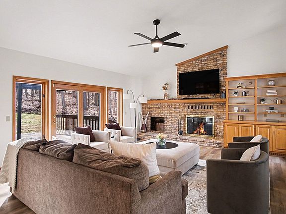 4th image of 1410 Windy Rdg SE