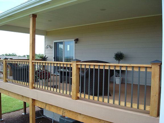 Covered Deck (12' x 27') with outdoor speakers