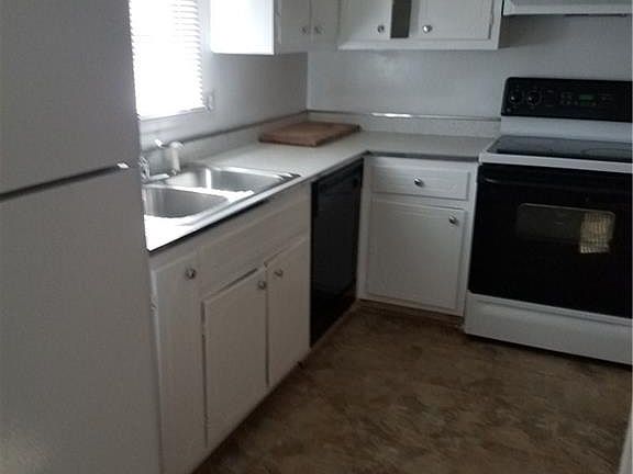 4th image of 5313 Greenbrook Dr