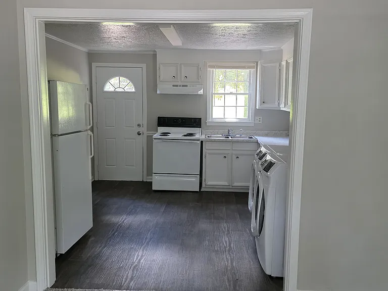 Bentley Woods Apartments — Photo 4