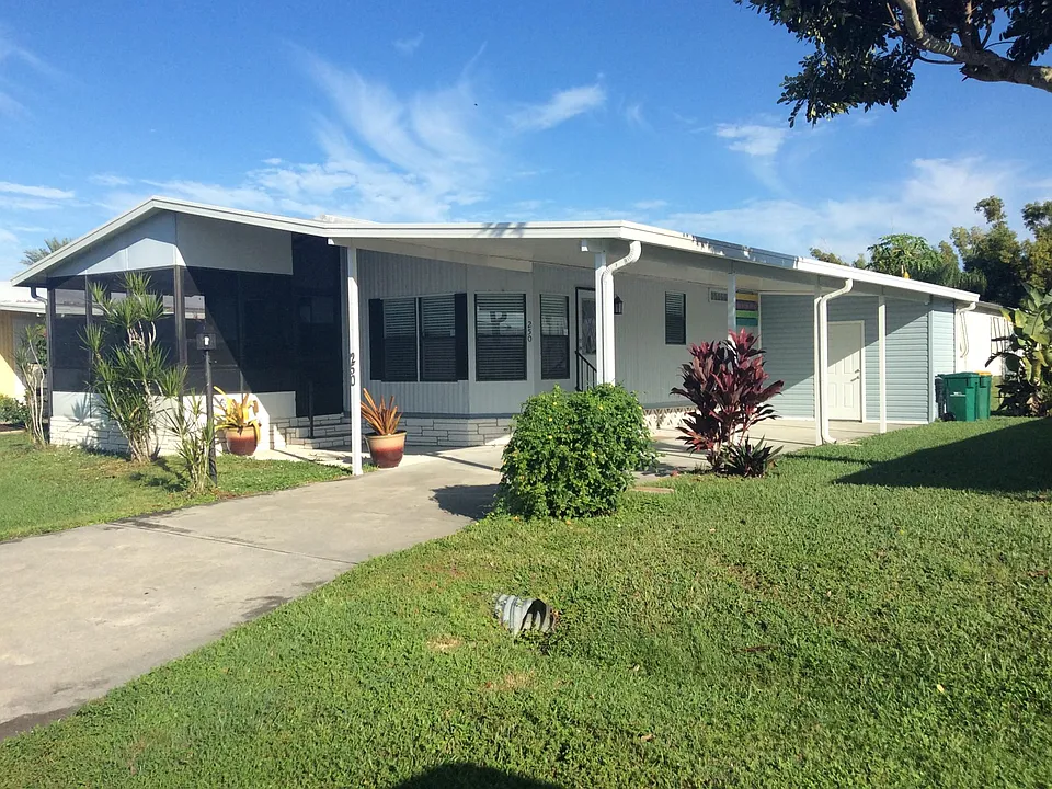 250 Loon Ln