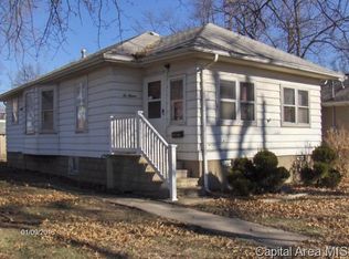 613 W 3rd St, Taylorville, IL 62568