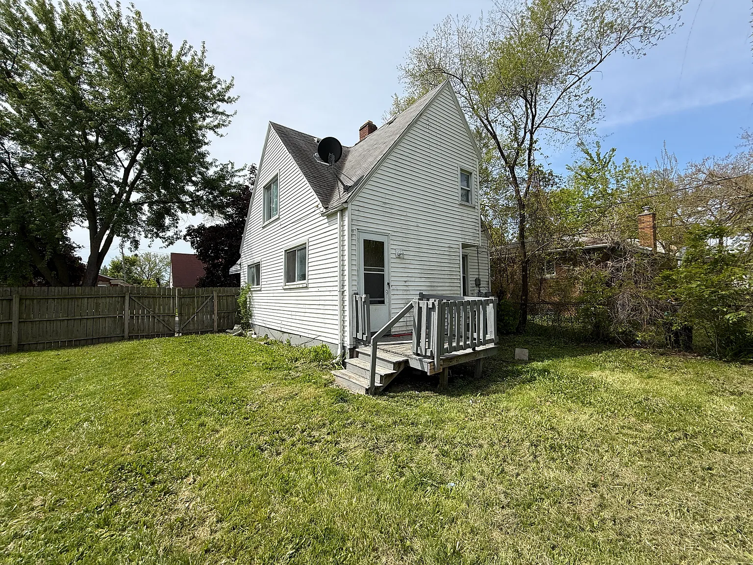 3 bed, 1200 sqft, $1,350 — Photo 2