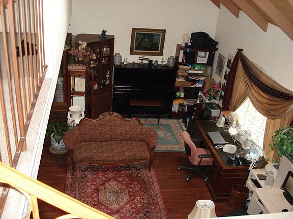 Huge Living room with vaulted ceilings