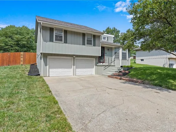 7004 N Chas Dr, Pleasant Valley, MO 64068