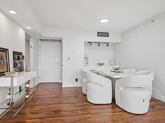 5th image of 20225 NE 34th Ct APT 1014
