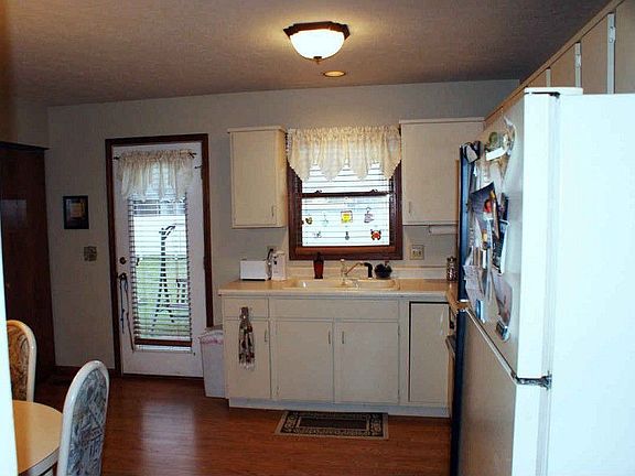 5th image of 6216 Country Ln