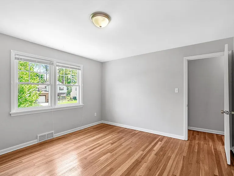 1130 Haselton Rd — Photo 17