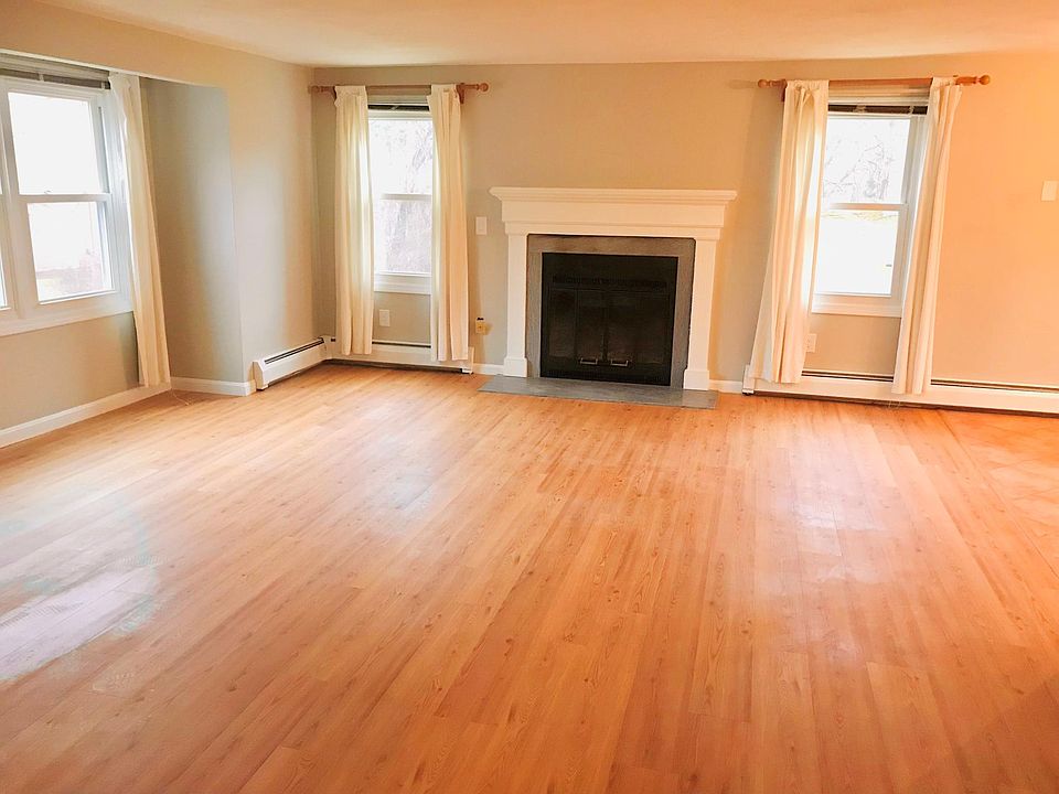1st image of 44 Knoll Pl #C