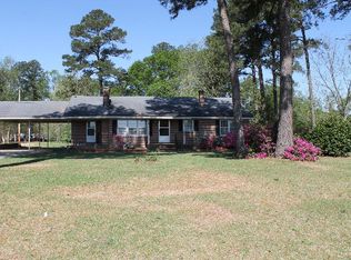 712 Country Club Rd, Mount Olive, NC 28365