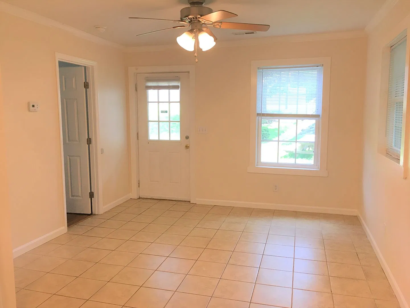 Great location for this updated 4br 2ba house w/ off-street parking. Walk to UNC Campus! — Photo 3