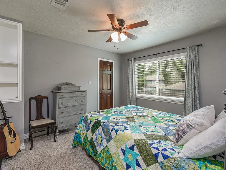 310 Prince Of Wales St — Photo 17