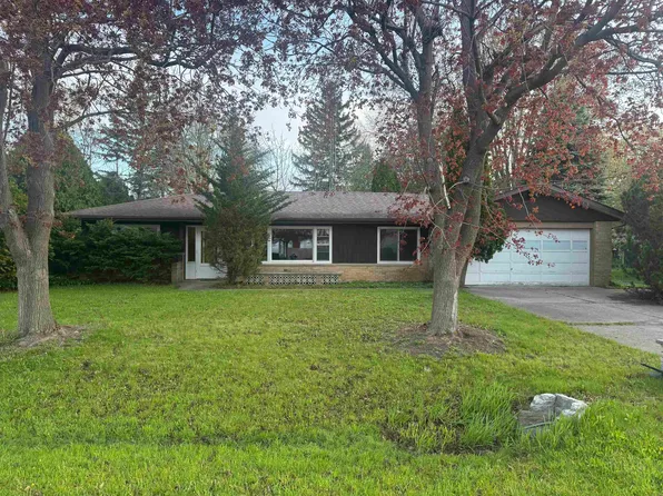 22 Welle Dr, Oshkosh, WI 54902