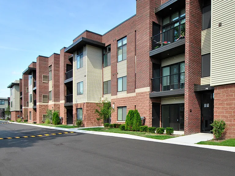 42 West Apartments — Photo 14