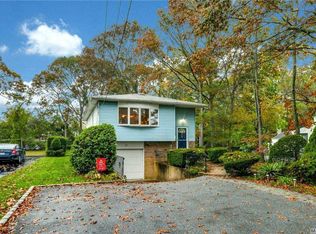 24 Secatogue Ave, East Islip, NY 11730
