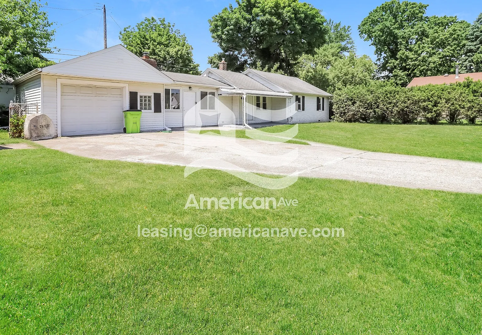3 bed, 1.0 bath, 994 sqft, $1,449 — Photo 2