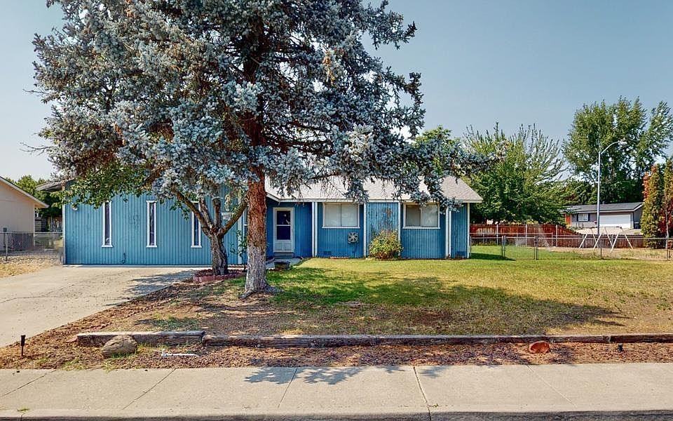 1st image of 3901 Riverhill Dr