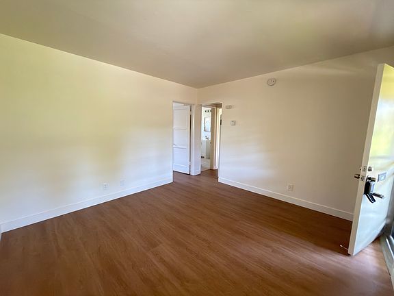 3rd image of 322 S Clark St #322
