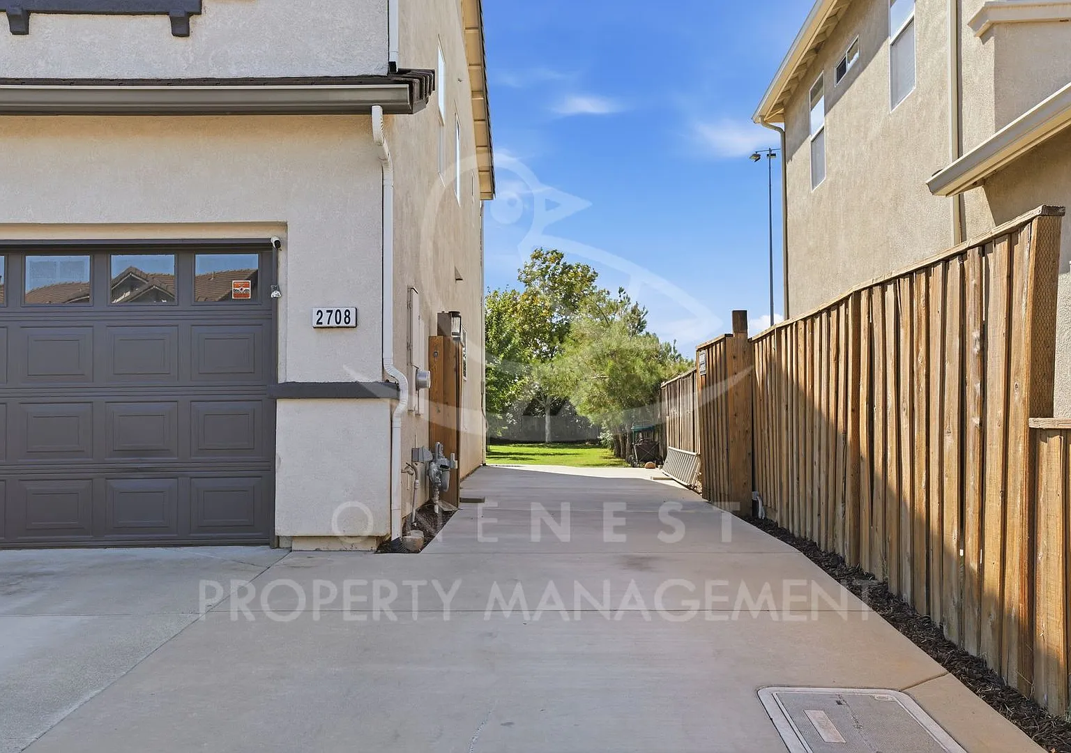 One of a kind, HUGE yard, Perfect West Roseville Home — Photo 4