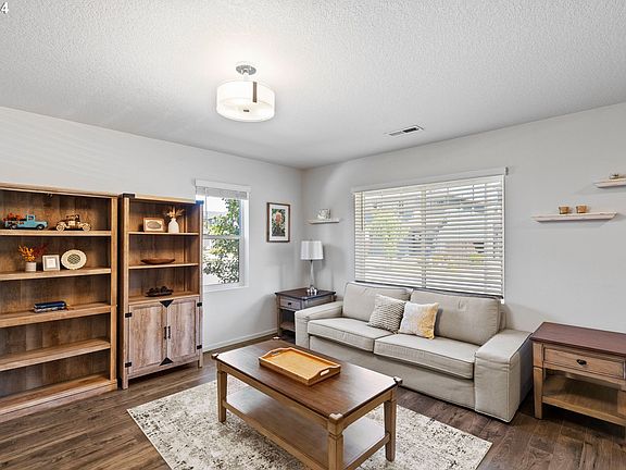 5th image of 654 NE 138th Pl