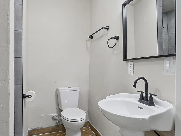 2624 Lake Victoria Dr #B — Photo 11