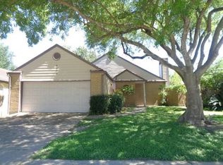 8230 Misty Ridge Ln, Houston, TX 77071