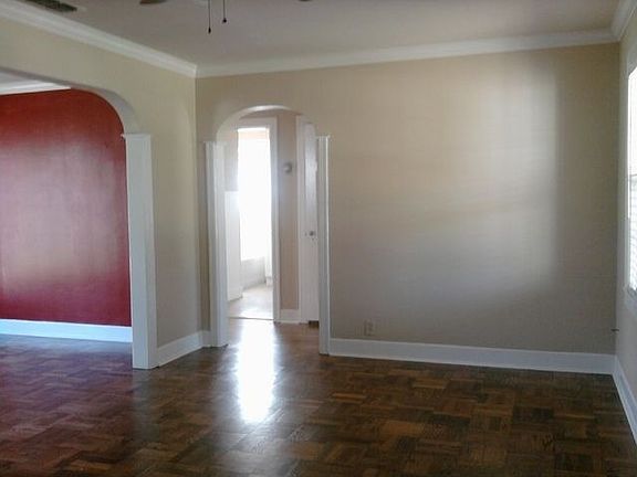 3rd image of 941 Albany St