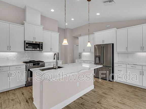 3rd image of 12468 Oak Hill Way