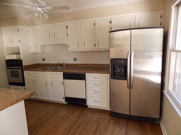 4th image of 4028 Foxborough Blvd
