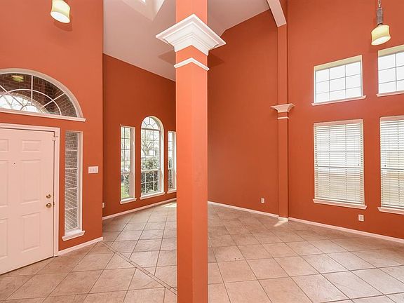 5th image of 3907 Floral Way Ct