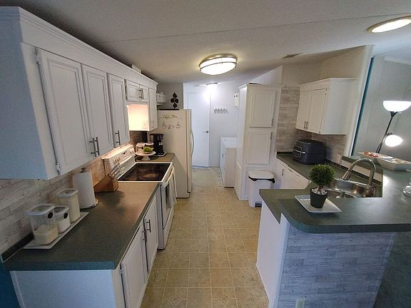 5th image of 2703 Downing Dr