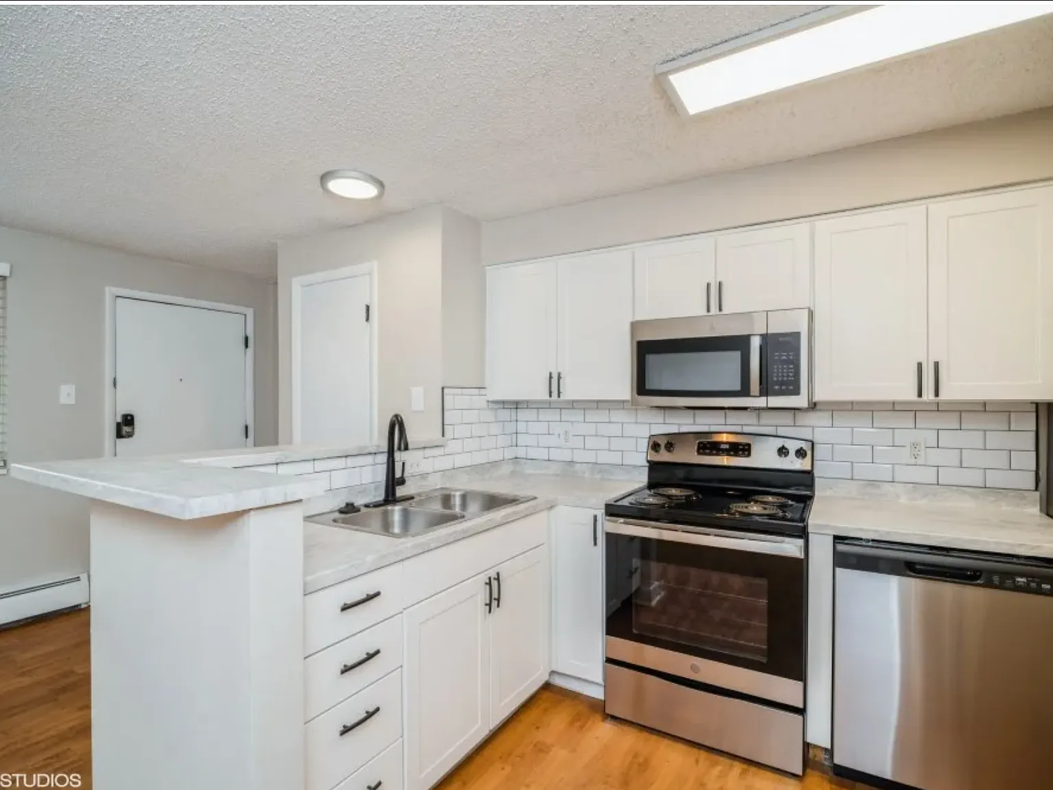 1 bed, 454 sqft, $961 — Photo 4