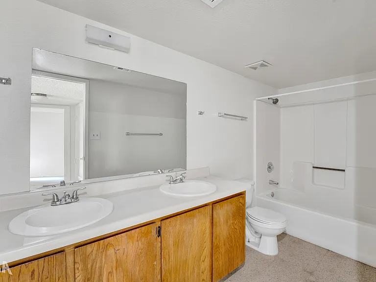 Verde Point Apartments — Photo 25