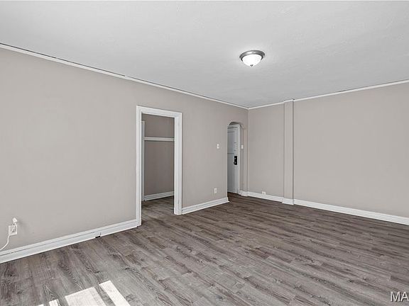 5th image of 807 Clara Ave