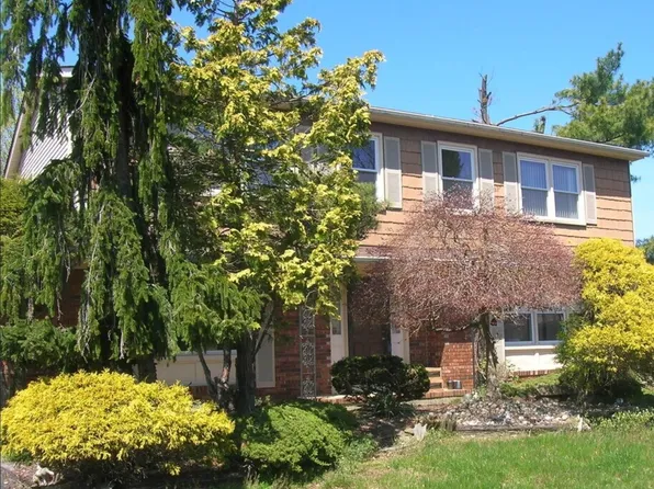 15 Cardinal Ct, Marlboro, NJ 07746