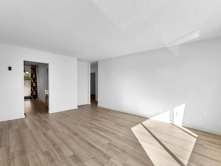 2102 NW Kelly Dr #15 — Photo 7
