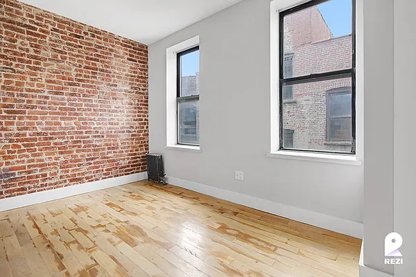 Rented by REZI | media 9